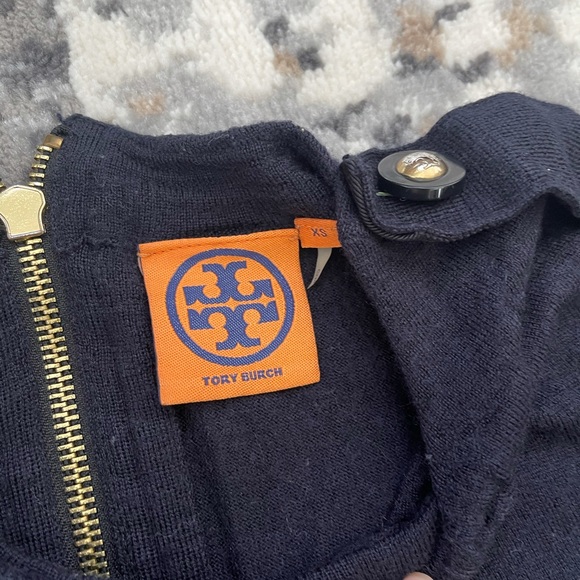 Authentic tory burch blouse. - Picture 2 of 4